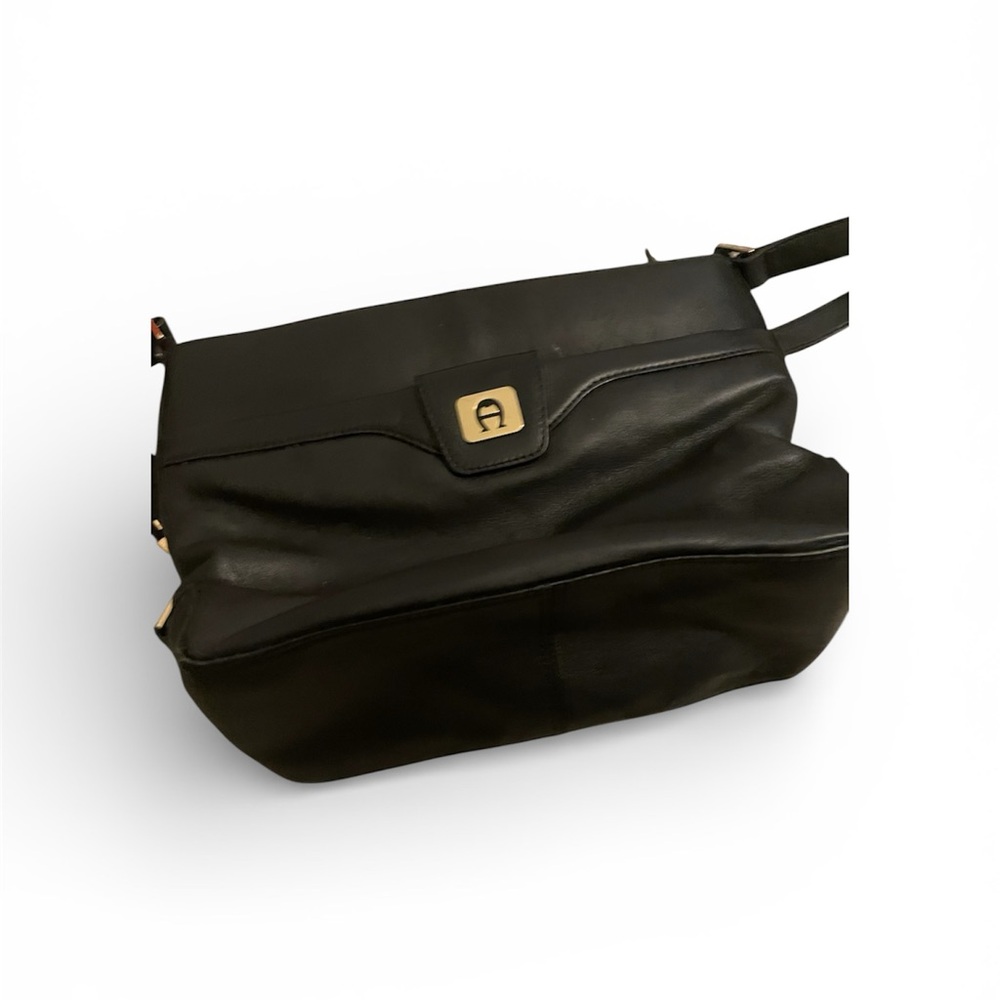 Anger Elegant Black Shoulder Bag